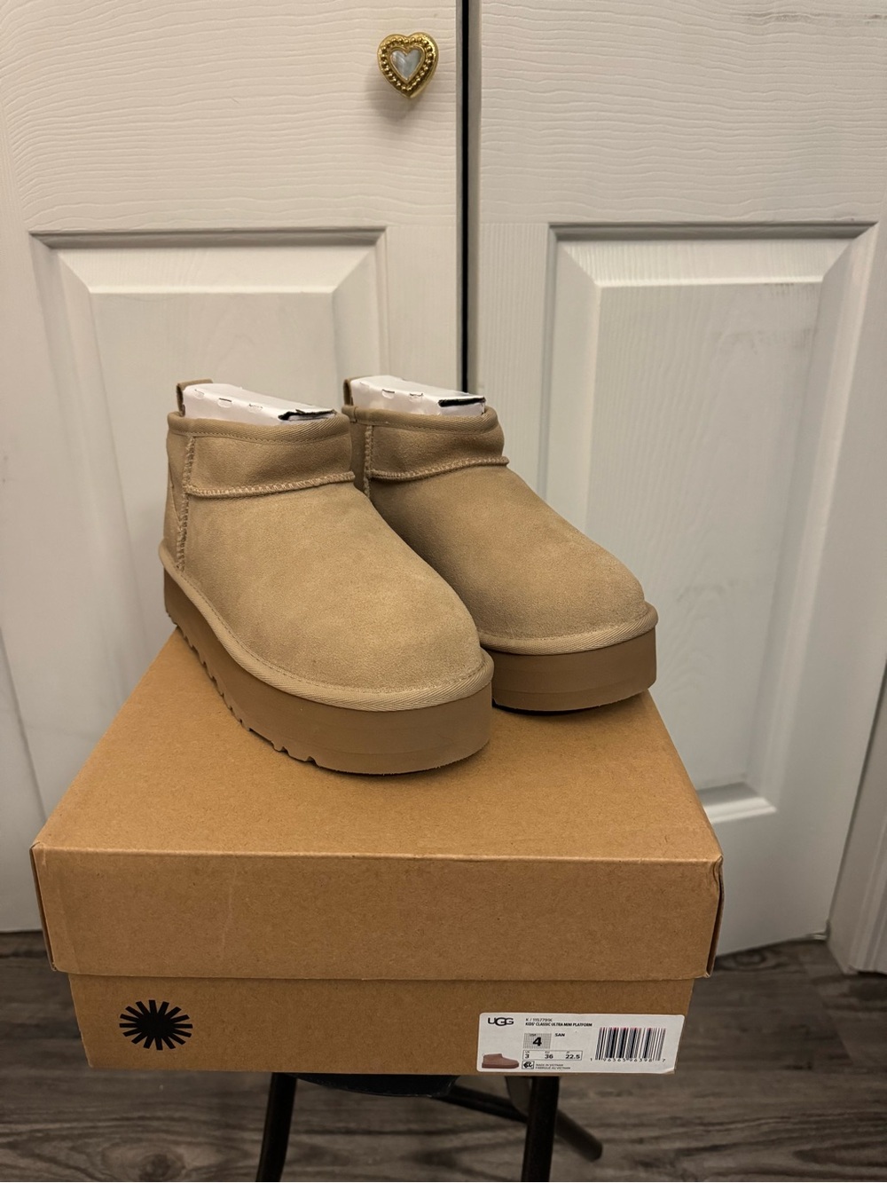 UGG Kids Classic Ultra Mini Platform Sand size US 4